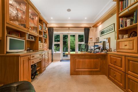 3 Alpine Close, Ascot, SL5 9WB