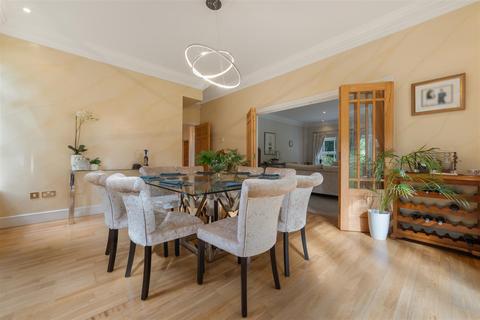 3 Alpine Close, Ascot, SL5 9WB