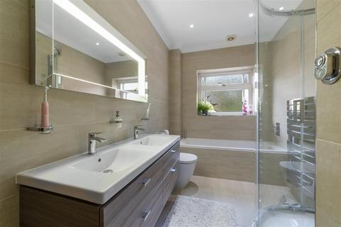 3 Alpine Close, Ascot, SL5 9WB