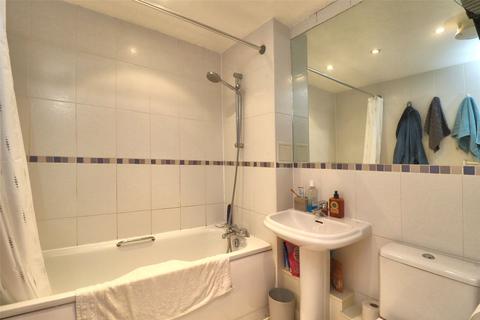 1 bedroom flat for sale, Victoria Way, Surrey GU21