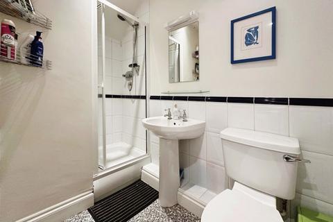 2 bedroom flat for sale, Pennington Drive, London