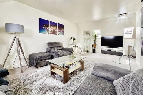 2 bedroom flat for sale, Pennington Drive, London