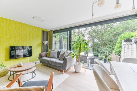 41 Priory Crescent, London, SE19 3ED