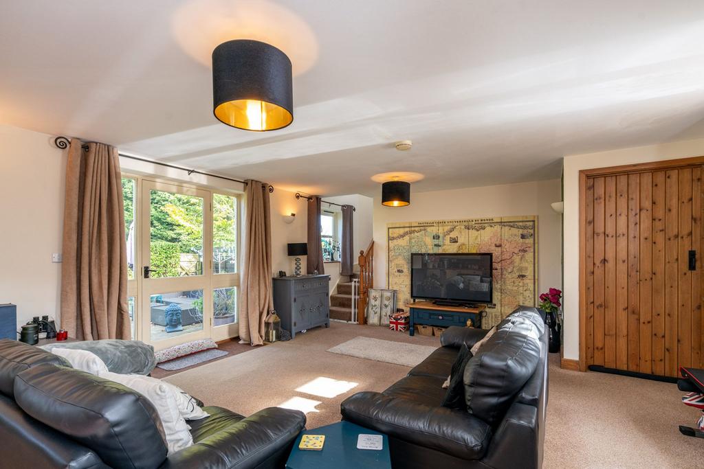 Kitchen / Lounge