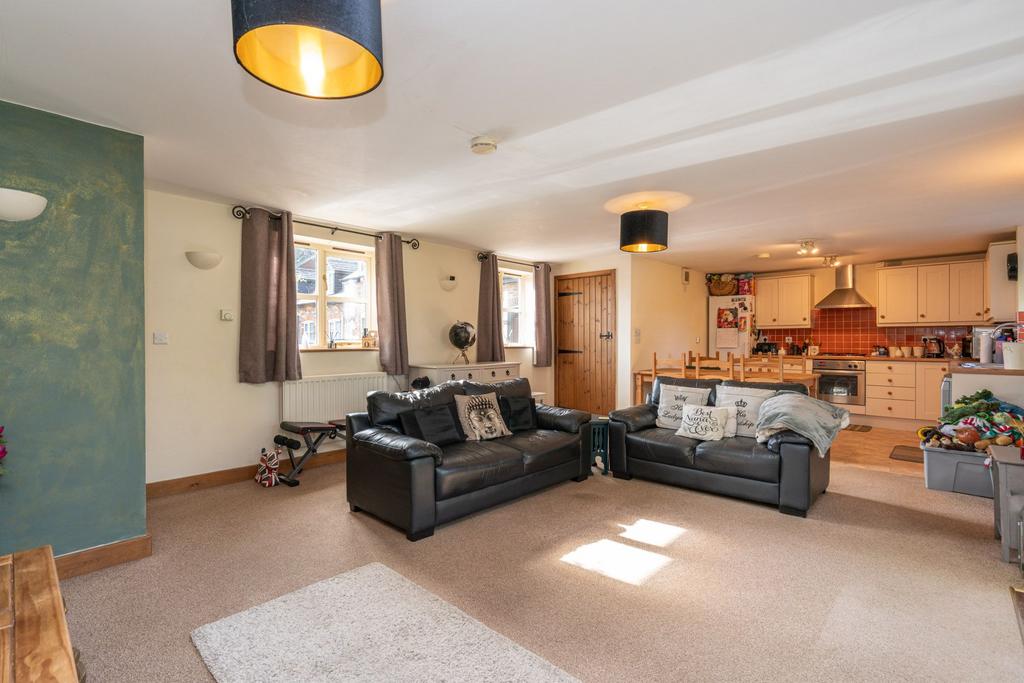 Kitchen / Lounge