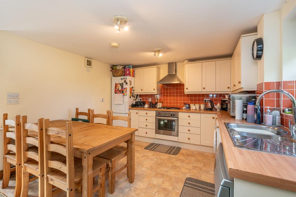 Kitchen / Lounge