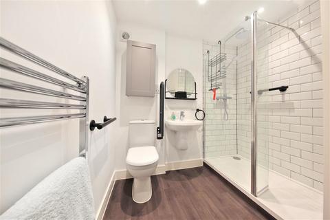 Studio for sale, Parkgate Road, SW11