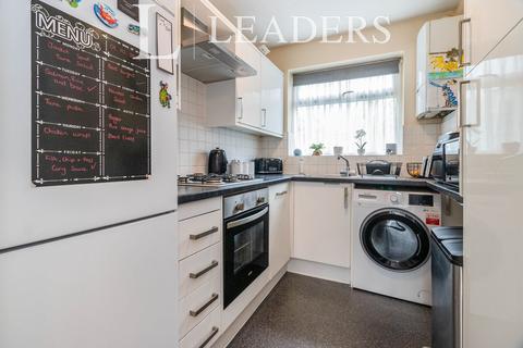 2 bedroom apartment to rent, Oakdene Court, KT12