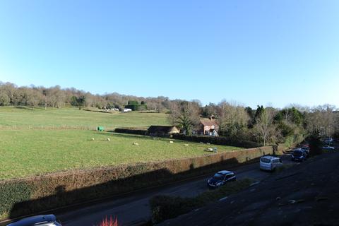 4 bedroom terraced house to rent, Park Lane East, Reigate, RH2