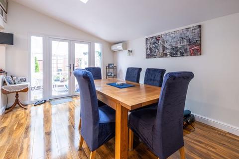 27 Adelphi Street, Campbell Park, Milton Keynes, MK9 4AE