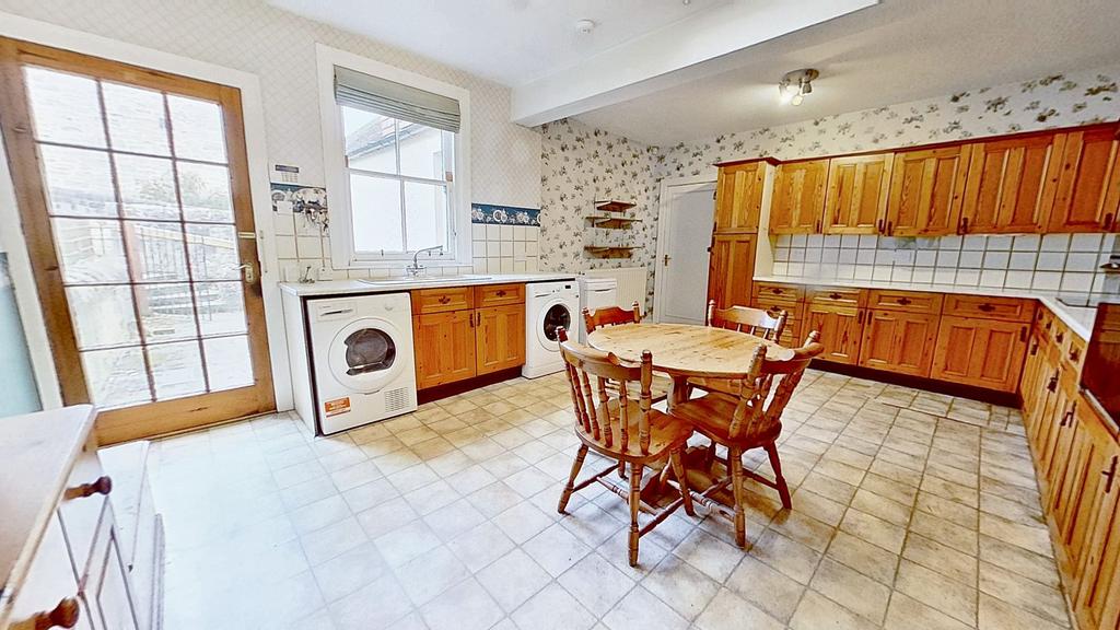 Fitted Kitchen/Breakfast Room