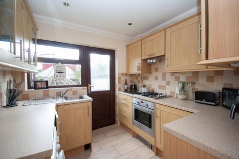 2 bedroom semi-detached bungalow for sale, Clifton Avenue, Benfleet SS7