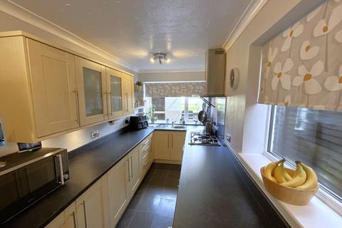 3 bedroom semi-detached house for sale, Kenswick Drive, Halesowen B63