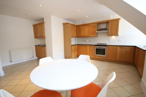 3 bedroom apartment to rent, Edgware HA8