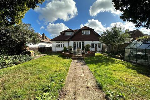 Mitchley View, Sanderstead, Surrey, CR2 9HQ