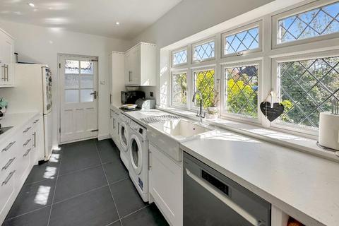 5 bedroom detached house for sale, Mitchley View, Sanderstead, Surrey, CR2 9HQ