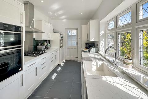 5 bedroom detached house for sale, Mitchley View, Sanderstead, Surrey, CR2 9HQ