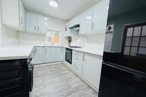 2 bedroom house to rent, Montague Road, Slough, SL1 3RP