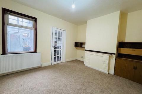 2 bedroom house to rent, Montague Road, Slough, SL1 3RP