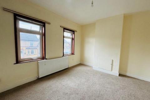 2 bedroom house to rent, Montague Road, Slough, SL1 3RP