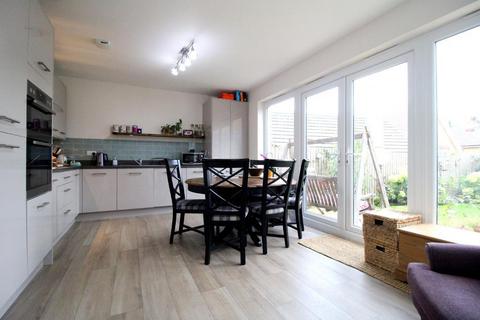 126 Armstrong Road, Luton, LU2 0FX