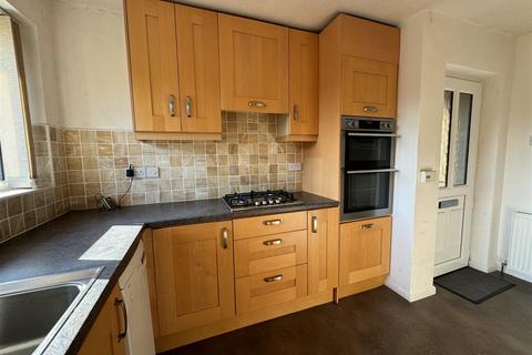 11 Beechfield Avenue, Skelmanthorpe, Huddersfield, HD8 9BZ