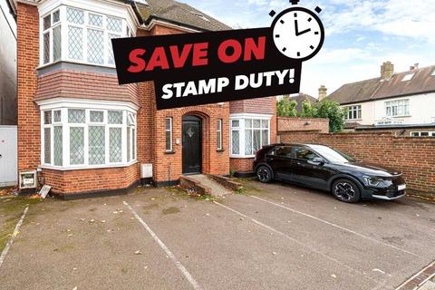 Flat E, 2 Crantock Road, London, SE6 2QT