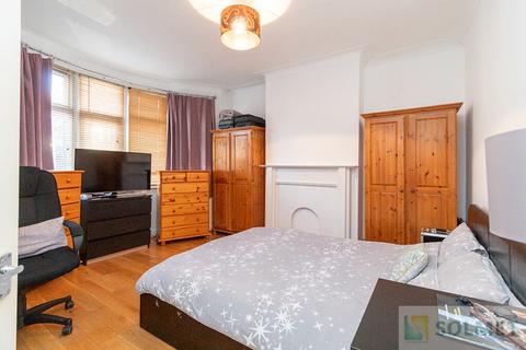 2 bedroom ground floor flat to rent, Fleetwood Road, London NW10