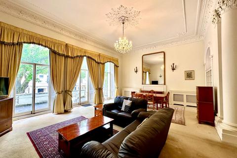 3 bedroom apartment to rent, South Kensington, London. SW7