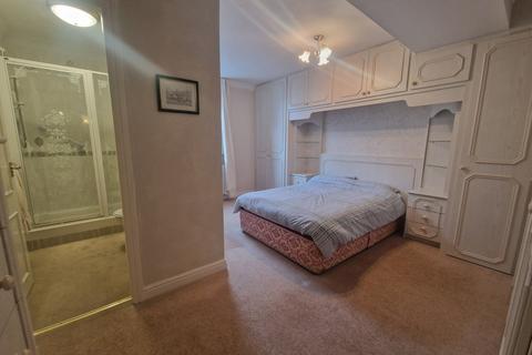 3 bedroom apartment for sale, South Marine Drive, East Yorkshire YO15