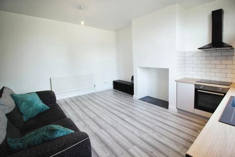 2 bedroom end of terrace house to rent, Westfield Street, West Yorkshire WF5