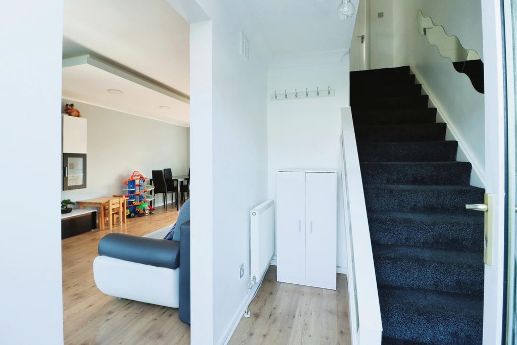 Milnwood Court, Fife KY6 2 bed terraced house for sale £105,000