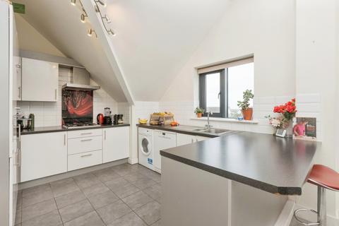 2 bedroom penthouse for sale, London Road, Gravesend DA11