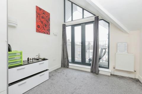 2 bedroom penthouse for sale, London Road, Gravesend DA11