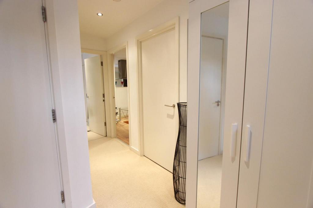 2. hallway .JPG
