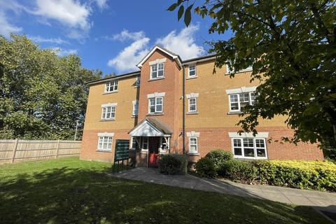 2 bedroom ground floor flat to rent, Heathside Close, Barkingside IG2