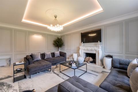 undefined, An outstanding Georgian style detached family residence in Eaton