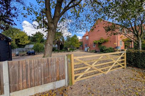 4 bedroom detached house for sale, Woodhouse Road, Norwell, Newark