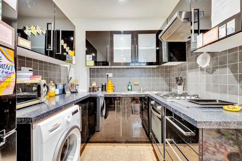 2 bedroom flat for sale, Stanthorpe Road, London SW16