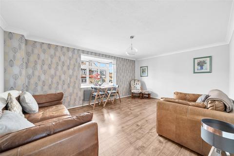 2 bedroom semi-detached house for sale, Avenue Road, Bexleyheath, Kent, DA7