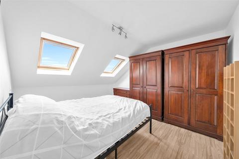 2 bedroom semi-detached house for sale, Avenue Road, Bexleyheath, Kent, DA7