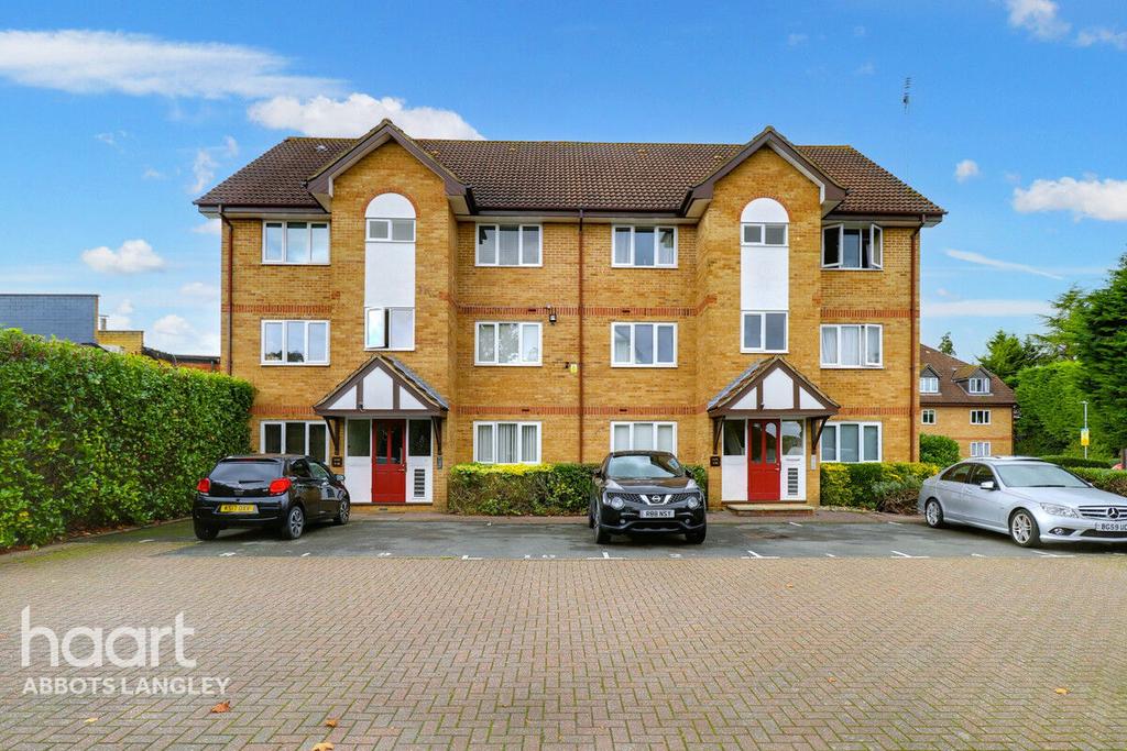 Rochester Drive, Watford 1 bed flat - £200,000