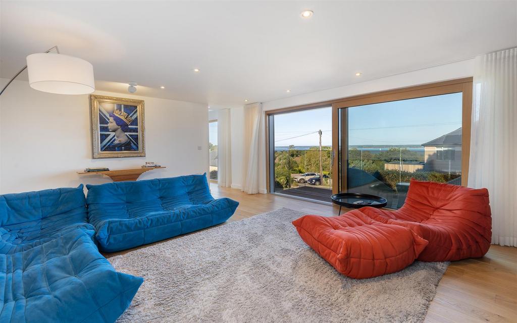 Sitting Room and Balcony