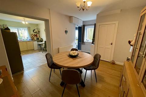 3 Brown Avenue, Llanelli, SA15 2BB