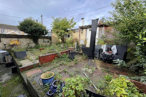 3 Brown Avenue, Llanelli, SA15 2BB