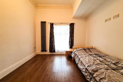 1 bedroom flat to rent, Whipps Cross Road, London, E11