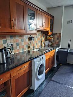 2 bedroom maisonette to rent, Warrington Road, Harrow