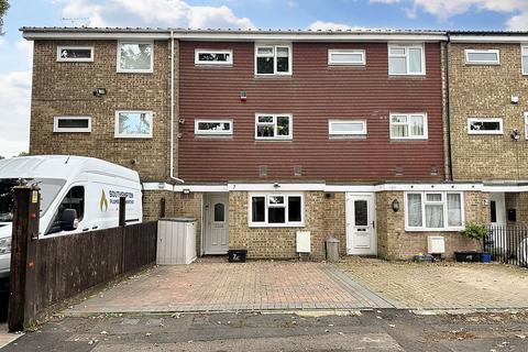 4 bedroom townhouse for sale, Dayrell Close, Calmore, SO40