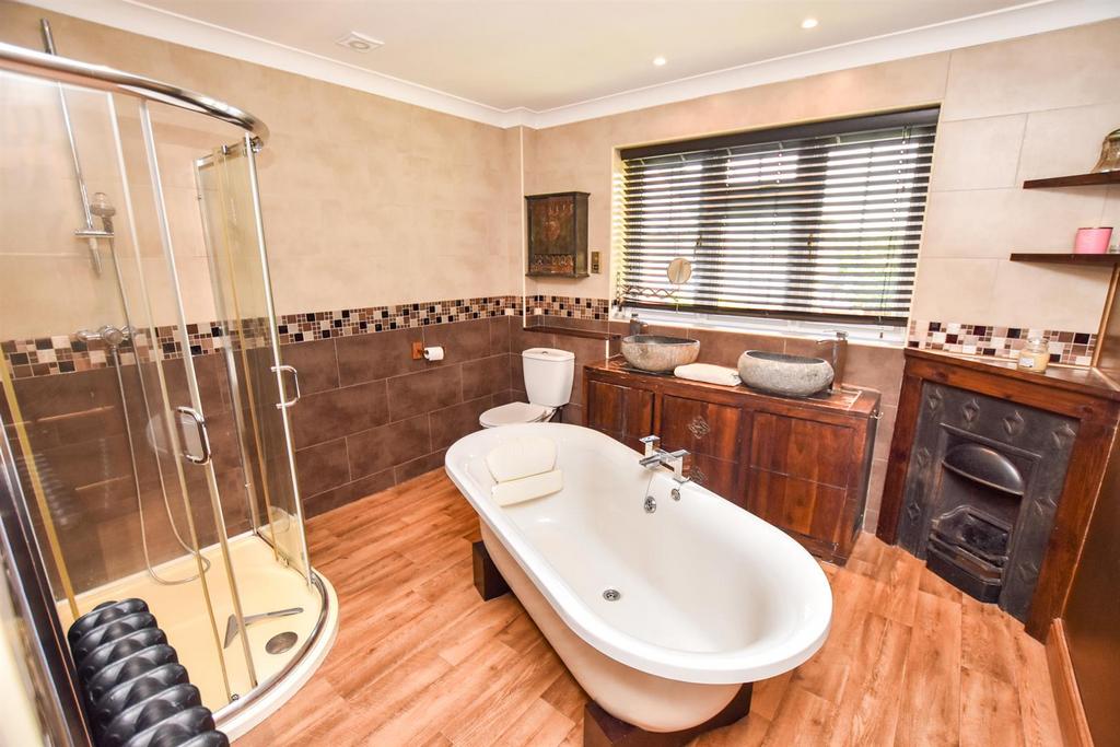 Master Ensuite
