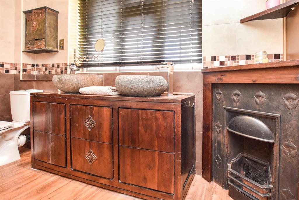 Master Ensuite